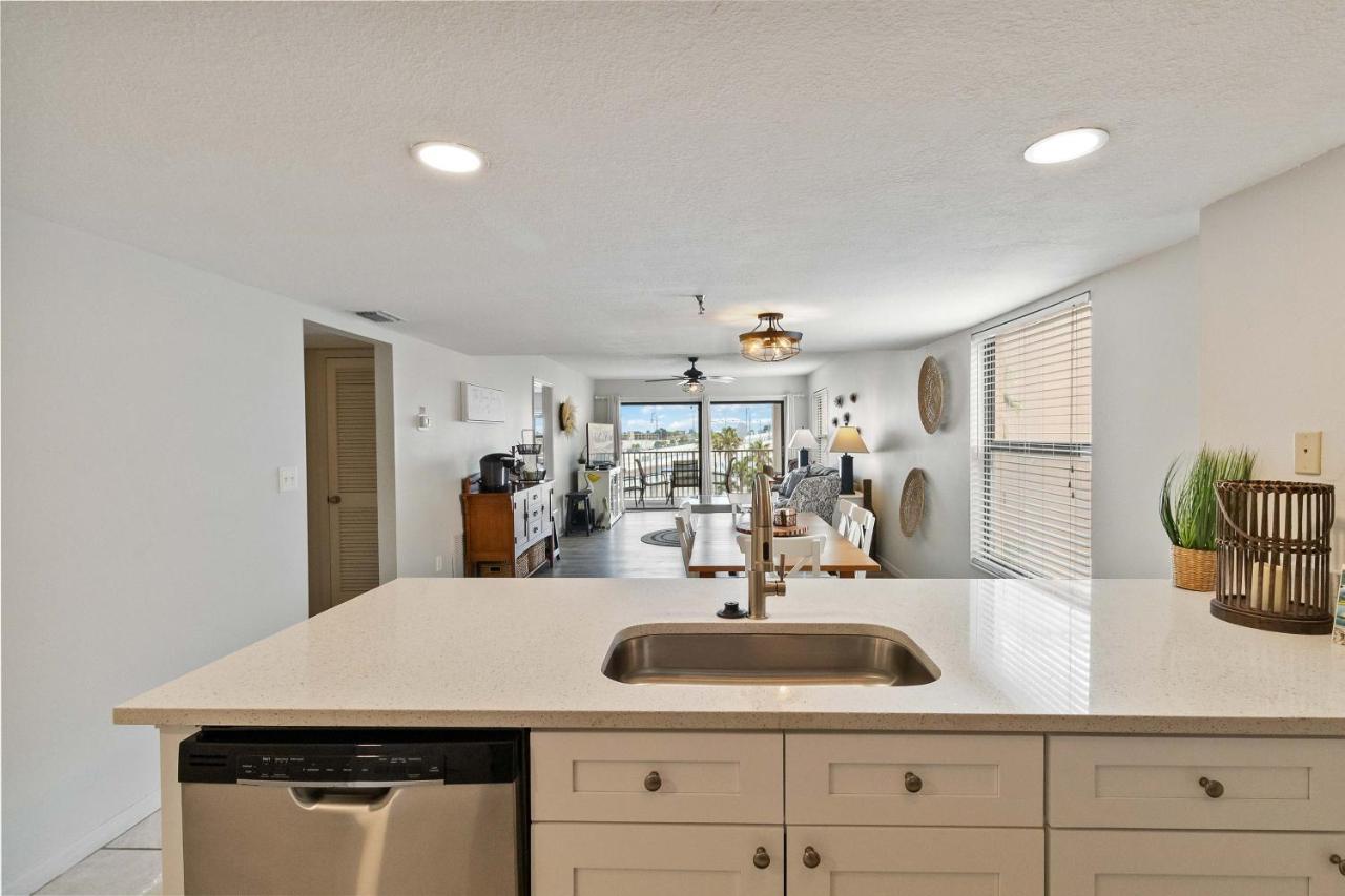 301 Beach Place Condos St. Pete Beach Exteriör bild